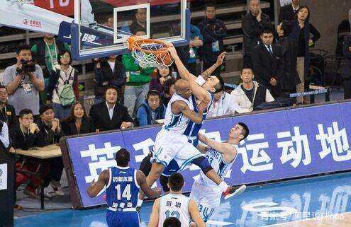NBA赛场风云：东契奇犹豫湖人战绩，塔图姆遭垫脚事件引争议